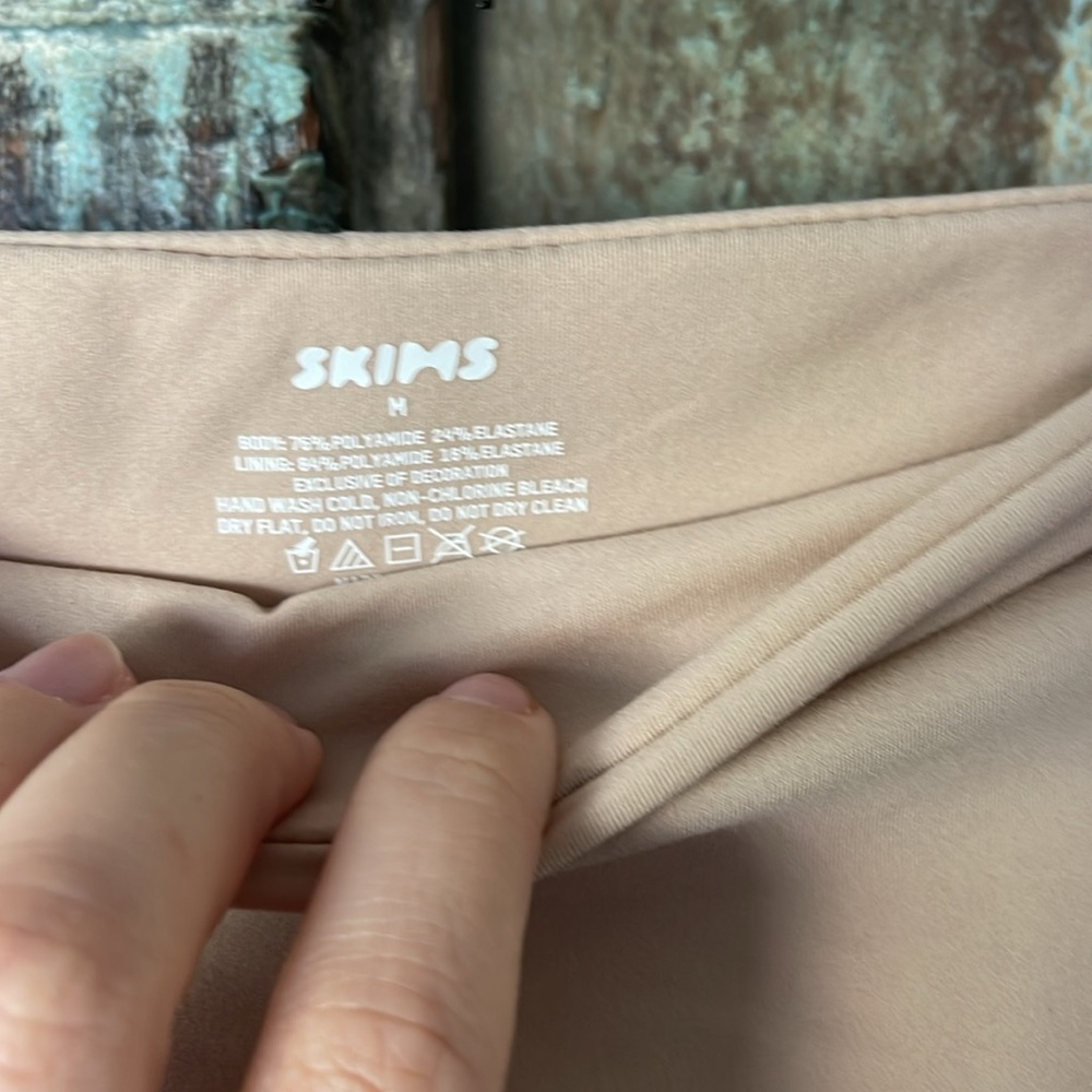 ❗️SOLD❗️NWT SKIMS Fits Everybody Bandeau In Mica - Picture 4 of 4